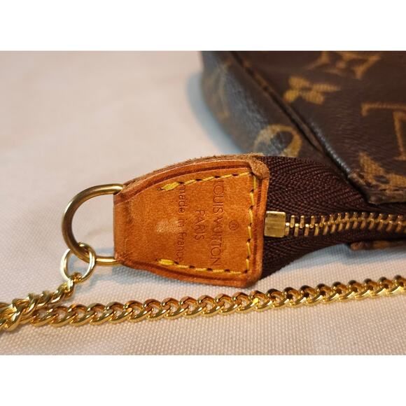 Louis Vuitton Pochette Accessoires Monogram LV Canvas Shoulder Bag Vintage - Picture 10 of 15